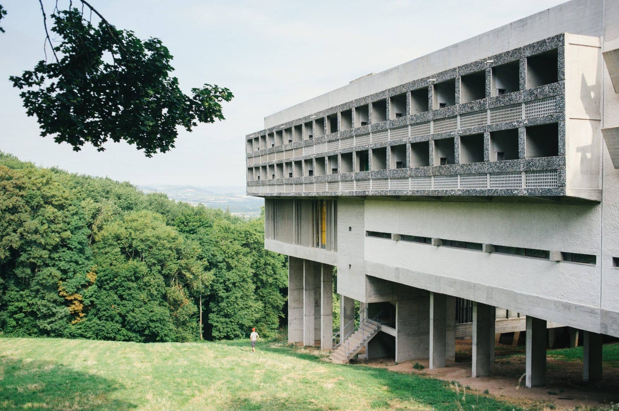 Le Corbusier-building-Santa-Marie-de-la-Tourette-michal-matlon-ogCW7jwHpLY-unsplash-1920x1277px Le Corbusier-building-Santa-Marie-de-la-Tourette-michal-matlon-ogCW7jwHpLY-unsplash-1920x1277px