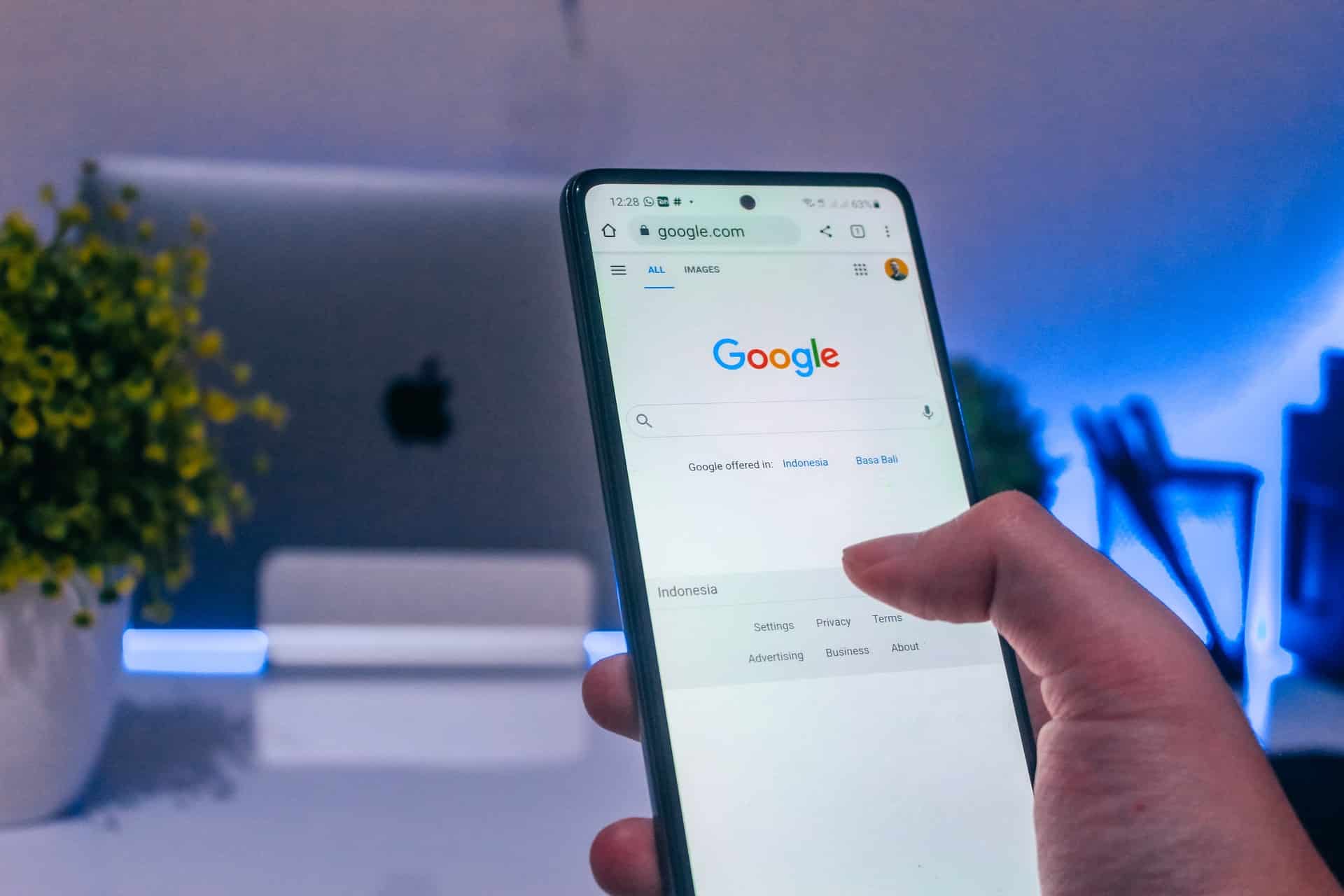 google-search-mobile-phone-arkan-perdana-unsplash google-search-mobile-phone-arkan-perdana-unsplash