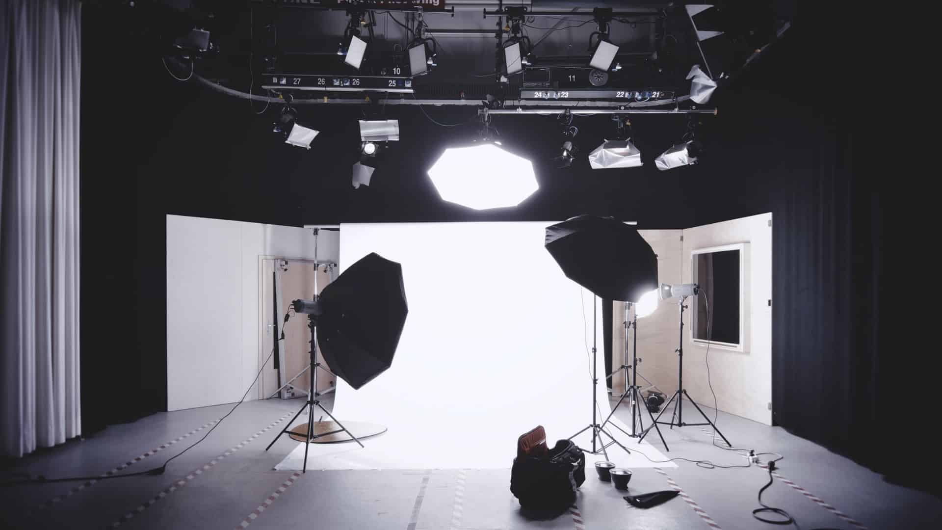 photography-detail-stucio-quality-alexander-dummer-aS4Duj2j7r4-unsplash photography-detail-stucio-quality-alexander-dummer-aS4Duj2j7r4-unsplash