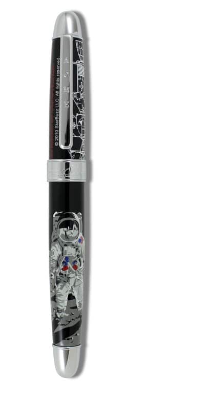 rocket-hero-buzz-aldrin-acme-studio-400x800px.jpg rocket-hero-buzz-aldrin-acme-studio-image