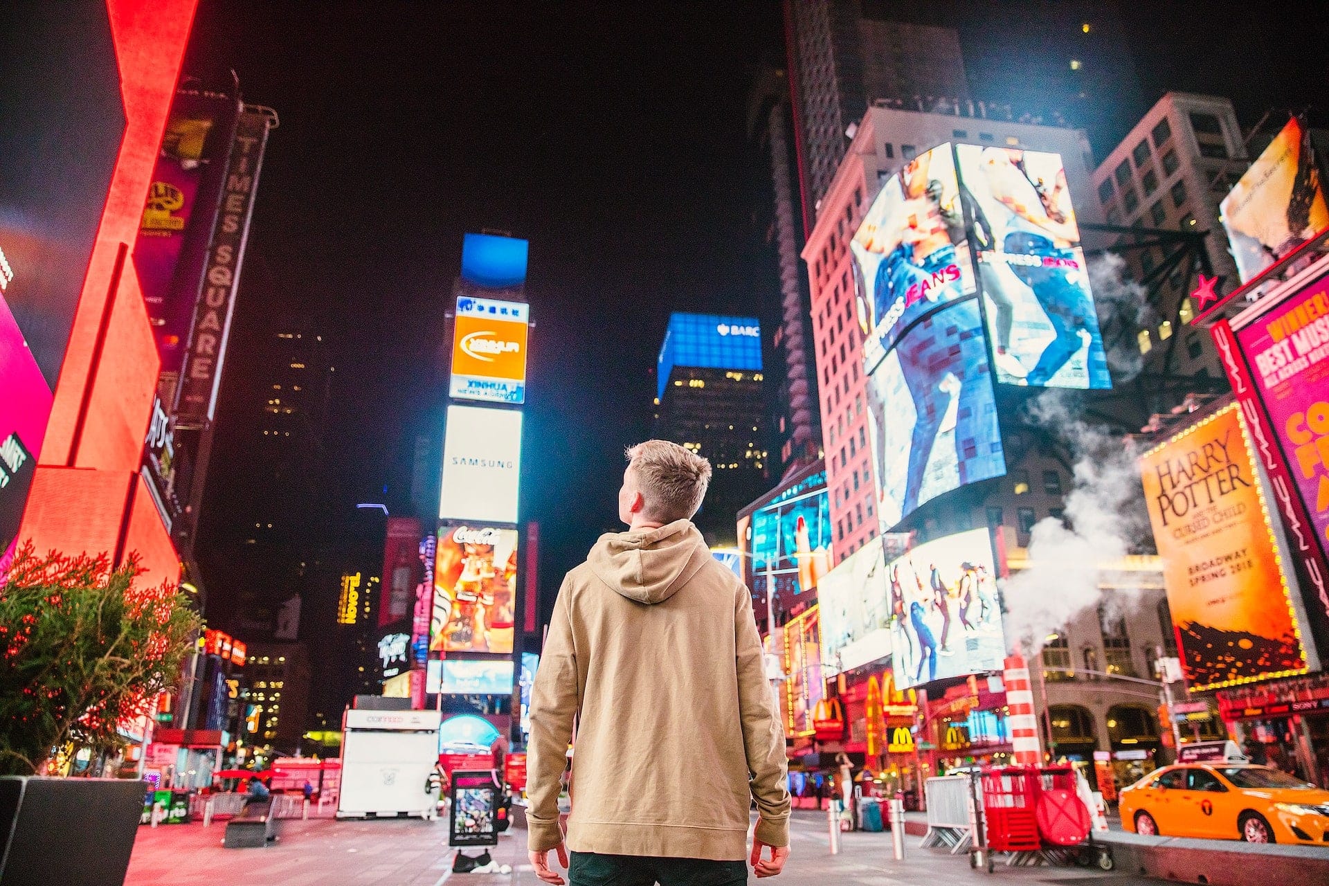Advertising-Joshua-Earle-X_roZ7toBJY-Unsplash-1920x1280px.jpg image-advertising