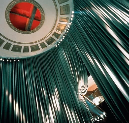 Restaurant-Theatre-Curtain-Image