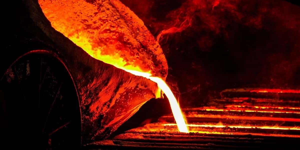 colada-de-acero-1200x600px.jpg Casting of cast steel. Image of a steel mill spilling the liquid metal into the casting molds.