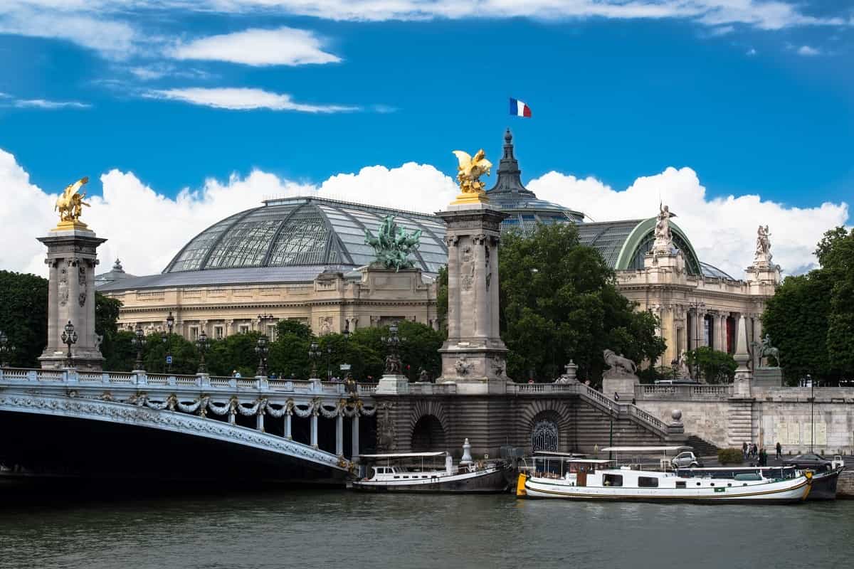 paris-photo-2024-grand-palais-1200x800px Paris Photo 2024. Image of the great Grand Palais building next to the Seine River in Paris.