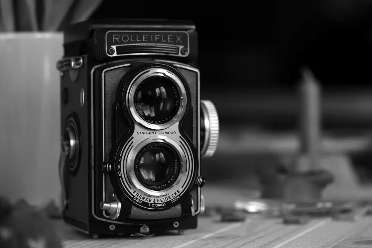 Consejos. Imagen de una cámara fotográfica antigua Rolleiflex.