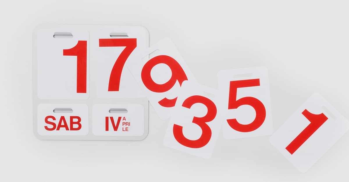 calendario-formosa-numeros-1200x628px.jpg Perpetual Calendar Formosa, 1963, Enzo Mari. Anodized aluminum bracket and red numbers.
