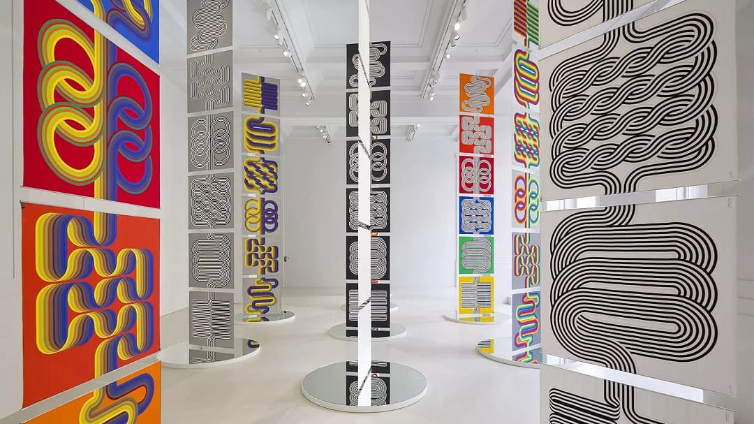 "Variations autour de La Longue Marche" de Julio le Parc. Edition of 10 series of 6 unique Hermès squares. 
